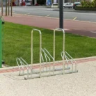 Râtelier 3 vélos sur 2 niveaux avec 2 arceaux antivol