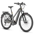 Velo-electrique-Moustache-Samedi-27-Xroad-6-Smart-System-2023-cadre-trapeze-2.jpg